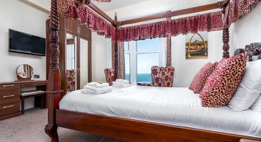 Riviera Guesthouse - Image 1