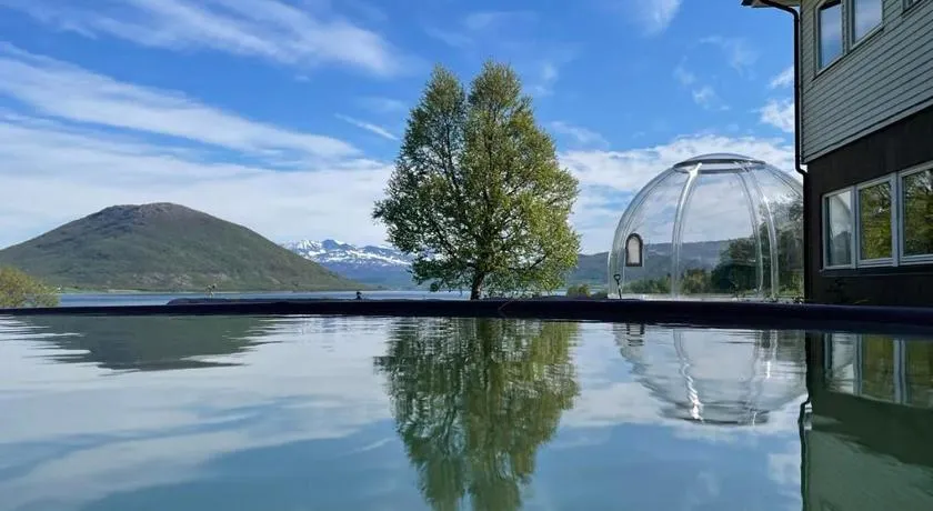 Tjeldøya Slott - Image 1