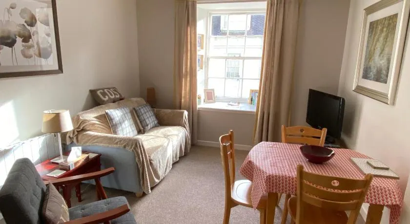 Cosy Central Apartment in Historic Dunkeld - Image 1