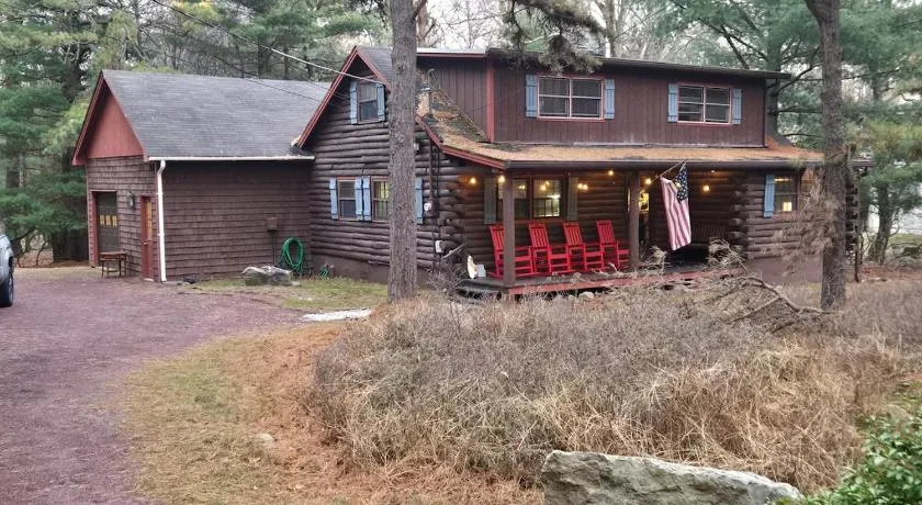4BR Cabin by the Lake with Hot Tub, Game Room, Fire Pit - Image 1