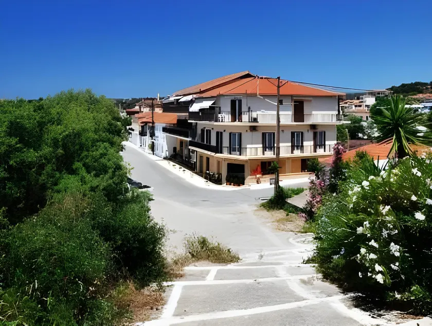Hotel Korakakis Beach - Image 1