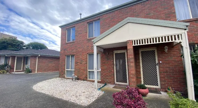5 Beds-Whole House-Carrum Beach- Patterson Lake-Fully Furnished - Image 1