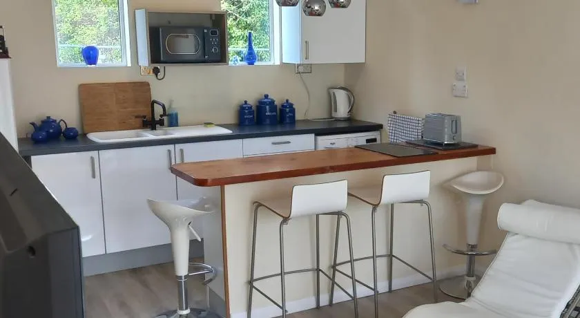 Bali Hi Cliff Cottage-Sleeps 2-Hot Tub-5MinBeach - Image 1