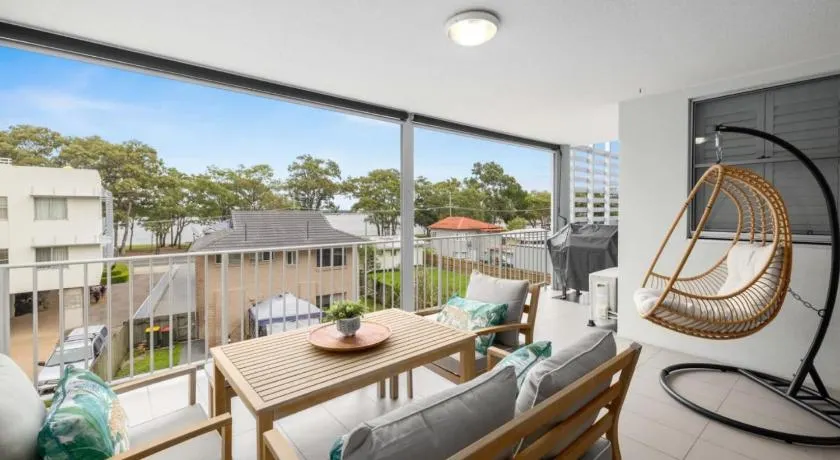 Water Views with a Splash of Luxury - Image 1