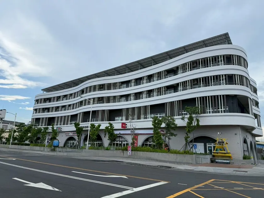 K Ocean Hotel - Image 1