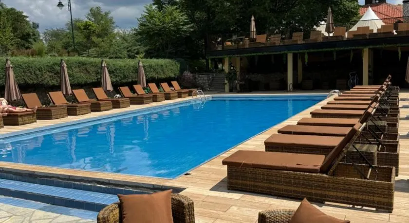 ATOS Srebrno jezero - Villa and Restaurant - Image 1