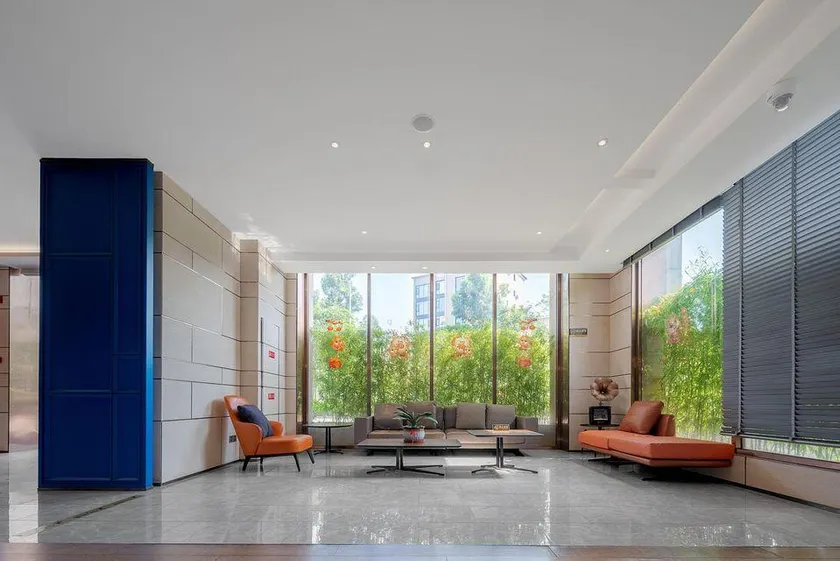 Ruili Hotel - Image 1
