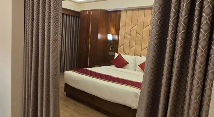 Hotel Pentagon - Image 1