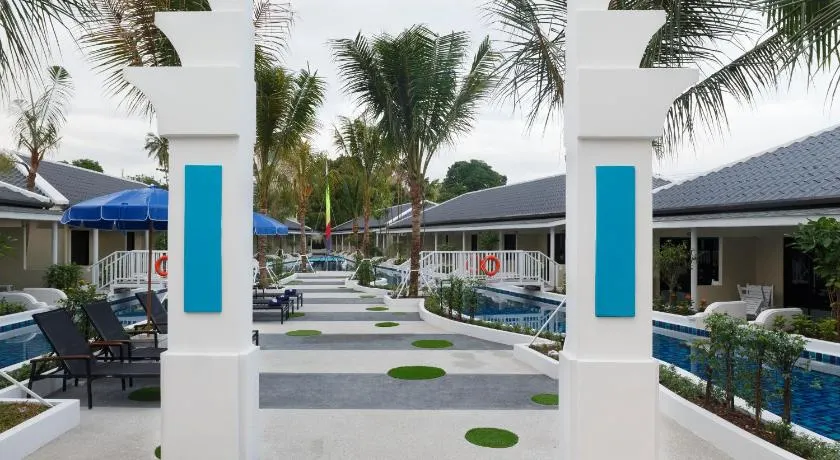 Tuana Hotels Brook Pool Access - Image 1