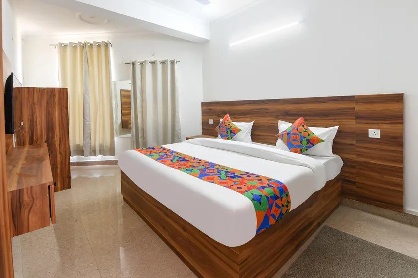 FabHotel Sky Sector 76 - Image 1