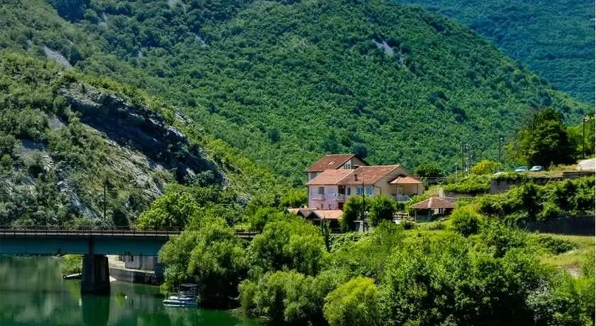 Visit Dreznica - Canyon Retreat - Image 1