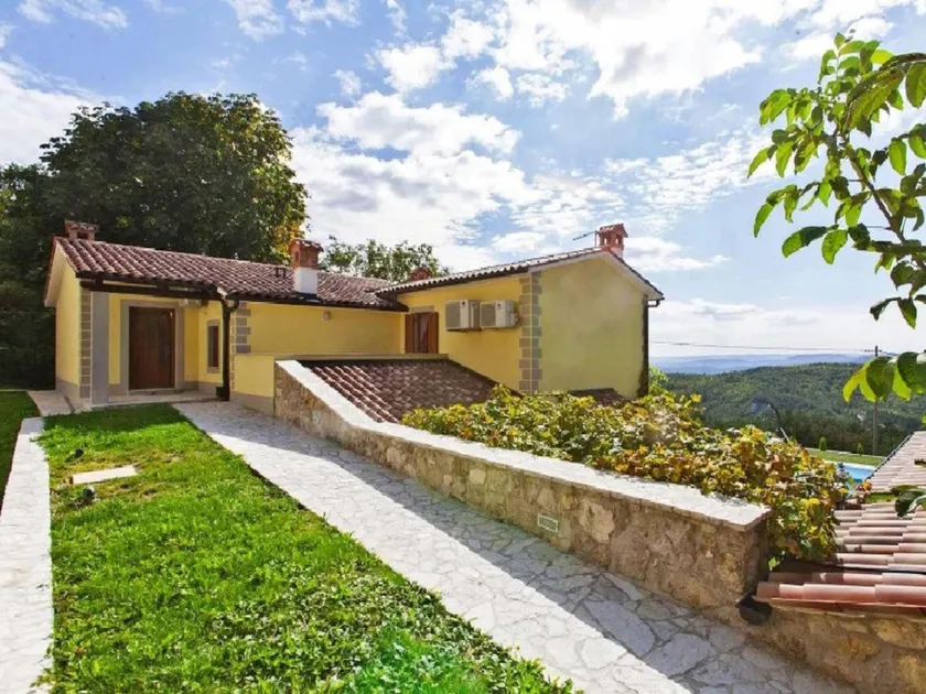 Villa in Lupoglav with Pool near the Sea - Image 1