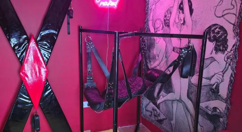 BDSM red room apartment studio - Image 1