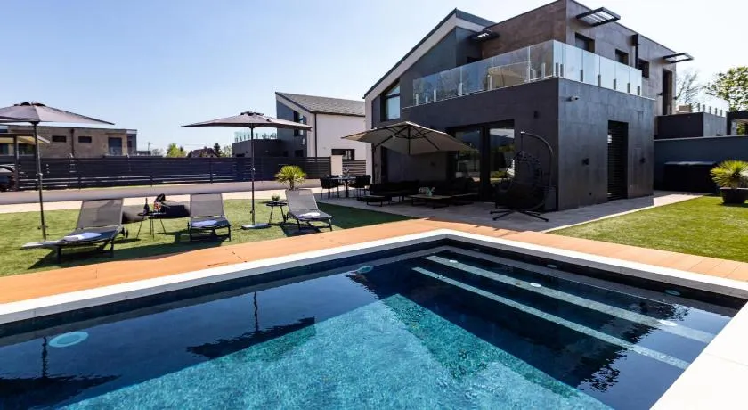 Villa Porta Verde - Private Pool and Jacuzzi - Image 1