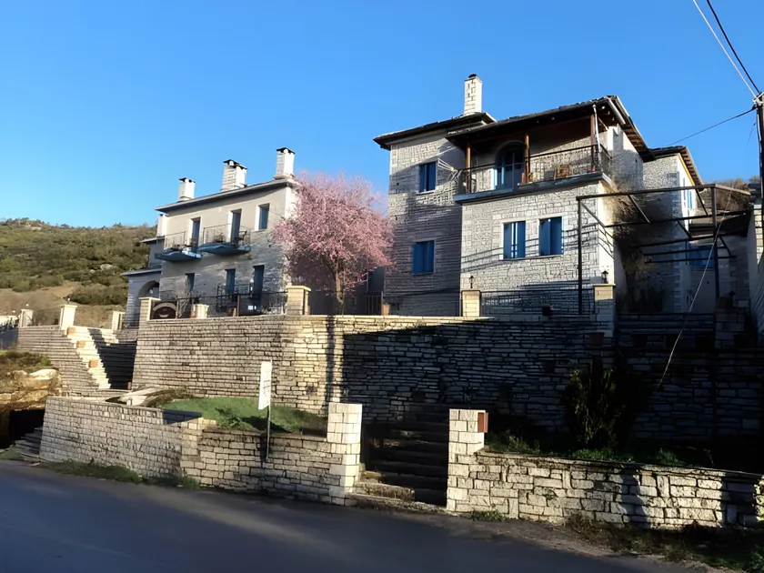 Hotel Ladias - Image 1
