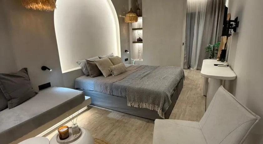 Erasmia Beachside Suites - Image 1