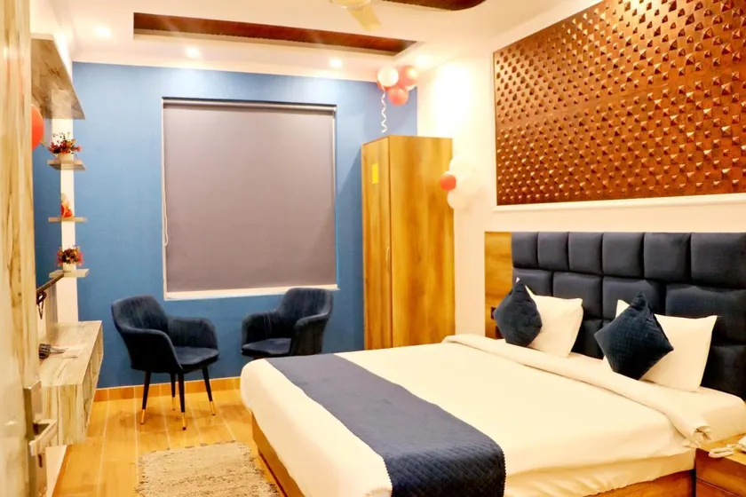 Red Leaf Hotels - Image 1