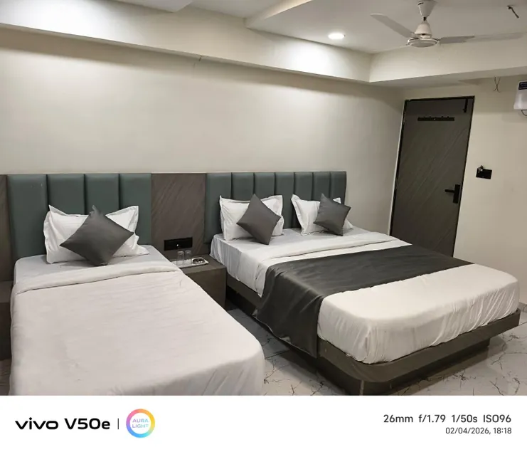 Hotel 7 CR - Image 1