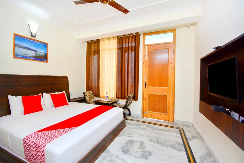 Hotel Vivek Palace - Image 1