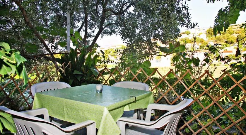 Appartement de vacances avec barbecue et terrasse | Vue jardin - Image 1