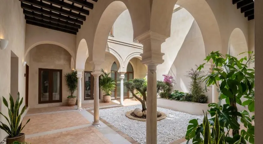 Magno Collection Palacio de Becas - Image 1
