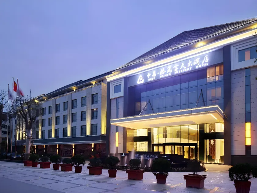 Grand Skylight Hotel Yangzhou - Image 1
