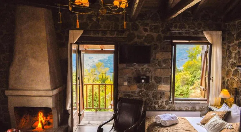 Nymfes Guesthouse - Image 1