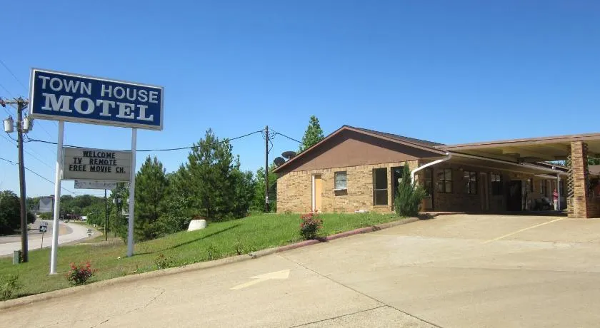 Town House Motel - Image 1