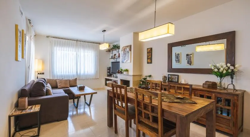 Villa Neus Barà, jardín y piscina privada - Image 1