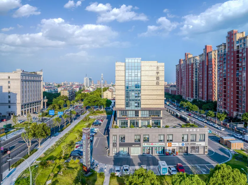 Ji Hotel Haiyan Wuyue Plaza - Image 1
