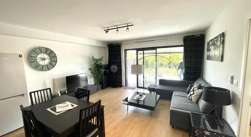 Magnifique 2 pièces, tout équipé, terrasse privée - Image 1