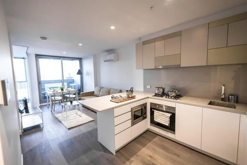 A Chic 2BR CBD Apartment Near Southern Cross - Image 1