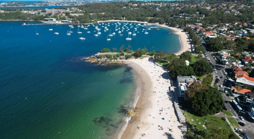 Mosman 2BR Apartment-Near Beaches-Sleeps 6-Balcony & Fast WiFi - Image 1