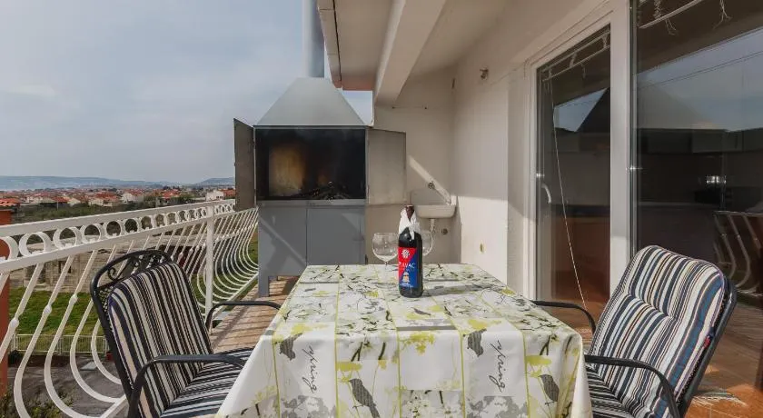 Apartment Lena - Image 1