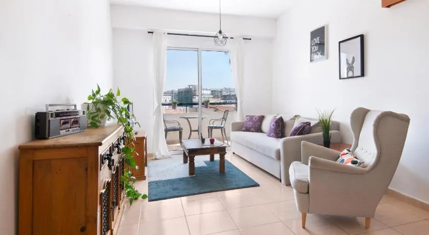 Welcome! Perfect Location-City Center - Image 1