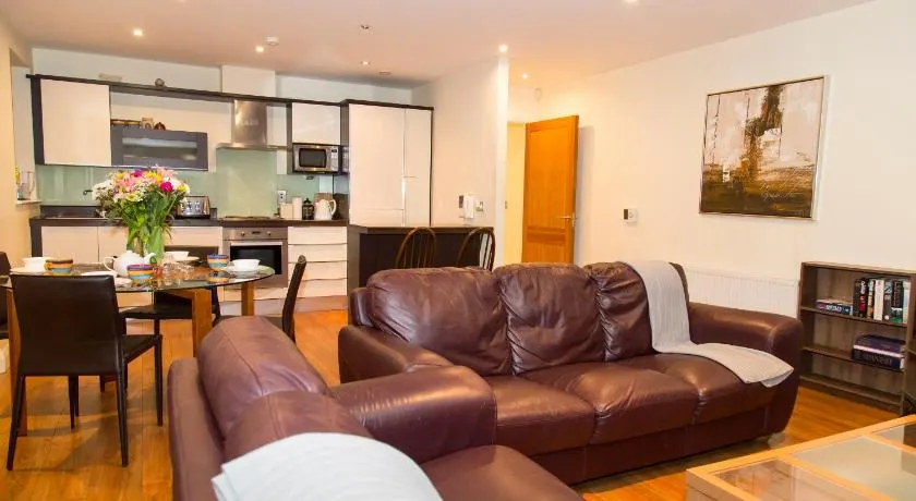 Spacous Dublin Escape 3BR Ensuited Free Parking - Image 1