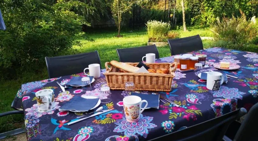 Gîte cocon de groupe jusqu'à 14 personnes le nid qui danse vers Vesoul avec jardin à la campagne - Image 1