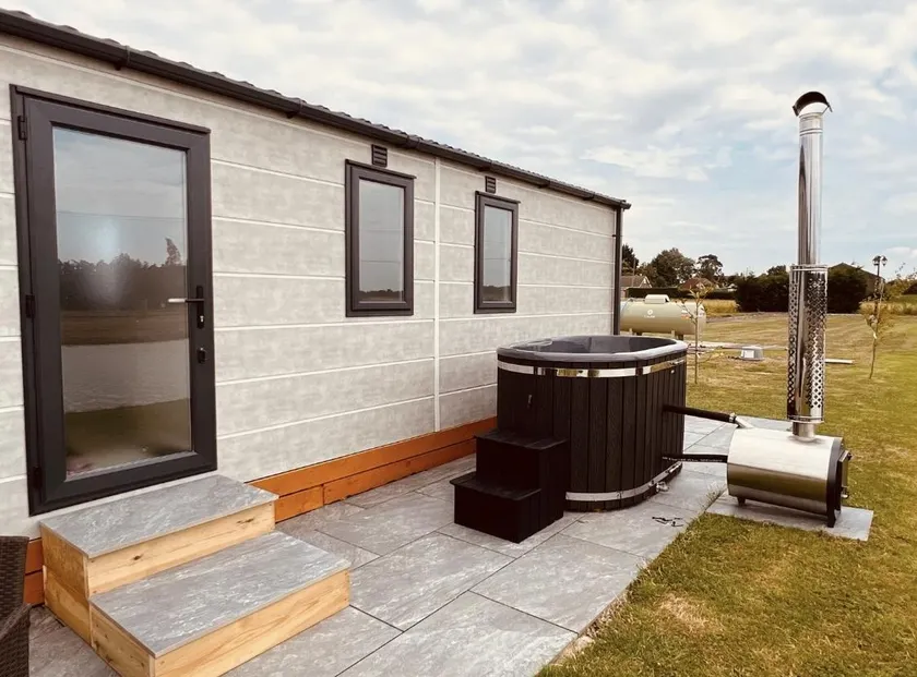 Erins Lakes & lodges - Image 1