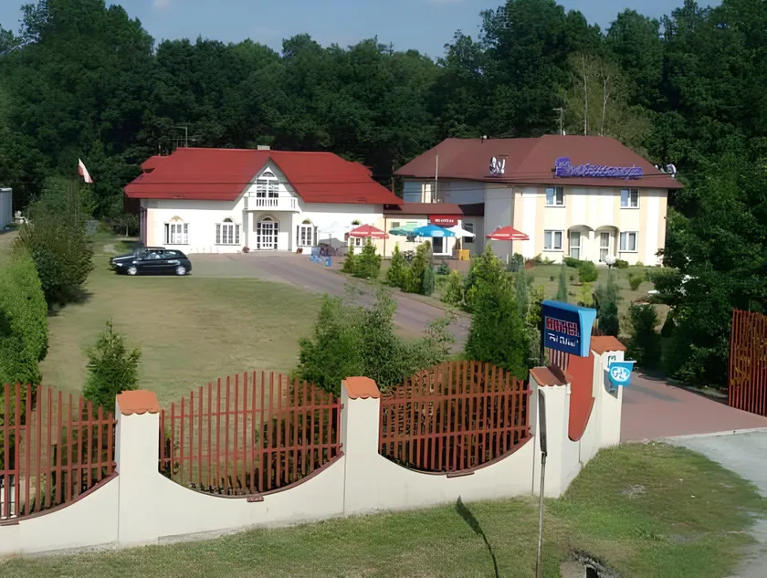 Hotel Pod Dębami - Image 1