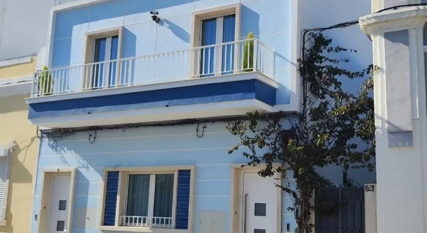 FEEL FARO Guesthouse - Boutique Stay with Terrace in Central Faro - Image 1