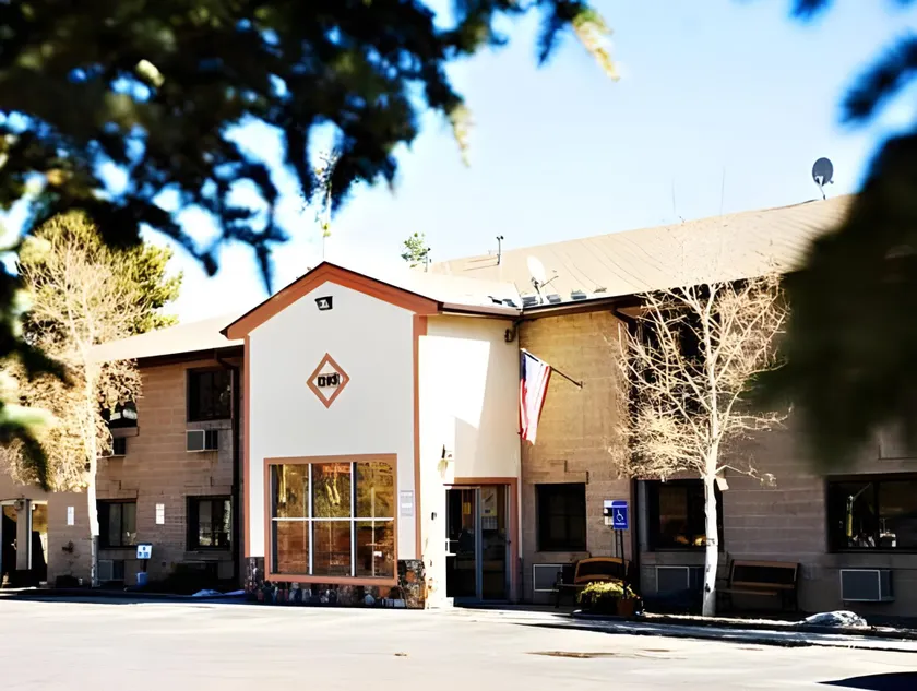 New Summit Inn - Image 1