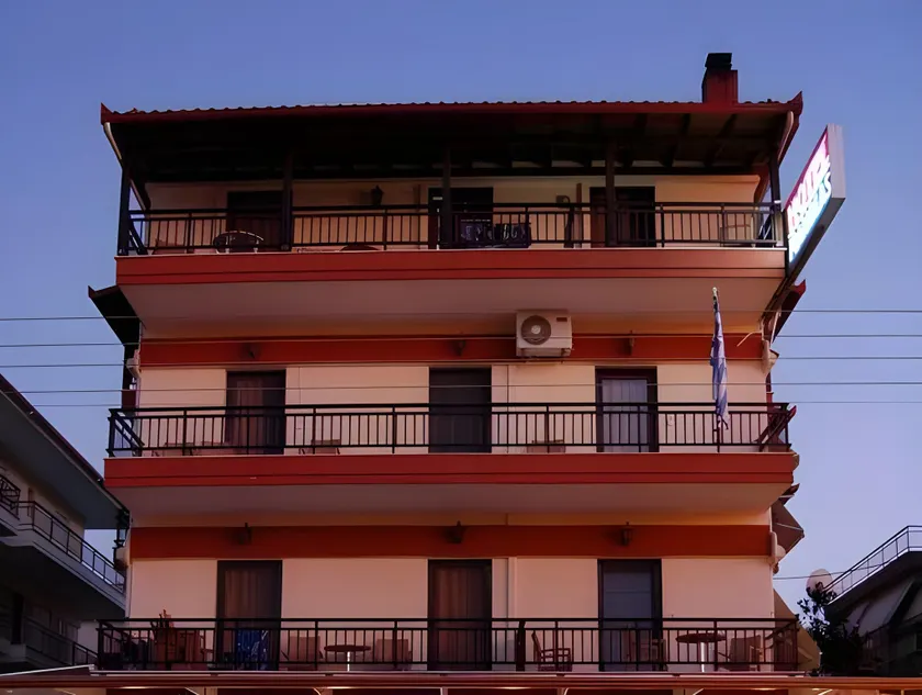 Manolas - Image 1