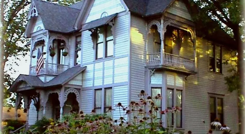 Carleton House Bed and Breakfast - Image 1