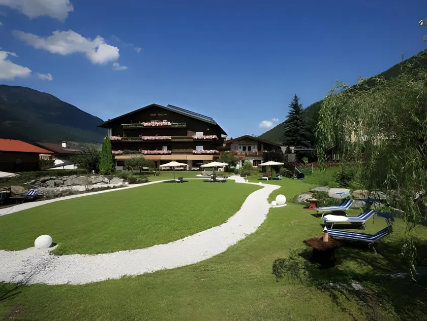 Familien- & Vitalhotel Auenhof - Image 1
