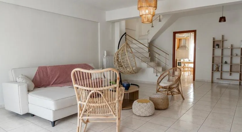 SkyView New Maisonette with private Parking - Image 1