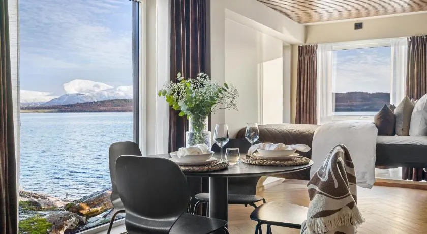 Steam Pier Adventure Hotel - Image 1