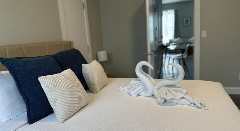 Bright & Airy 1 BDRM Private Apt - Image 1