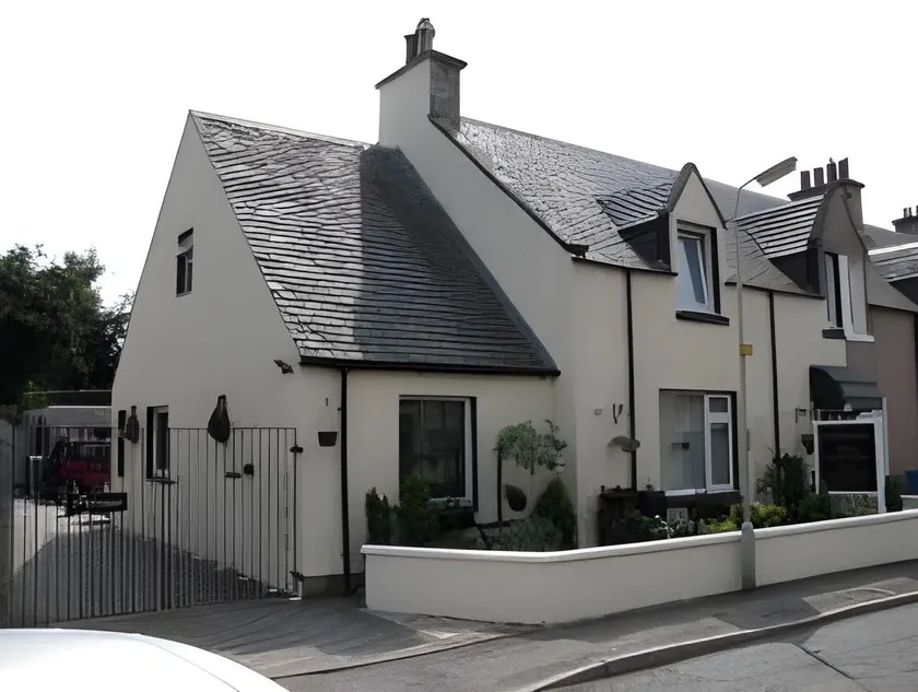Pitfaranne Guest House - Image 1