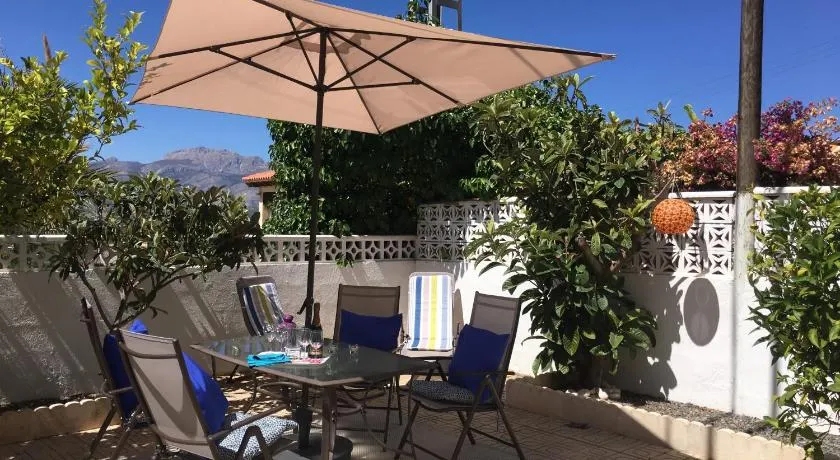 Vista Bahia II Apartments- top floor with balcony views & ground floor with garden and BBQ - Image 1