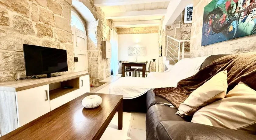 Charming 3-Bedroom House of Character - Perfect Family Retreat - Naxxar - Image 1